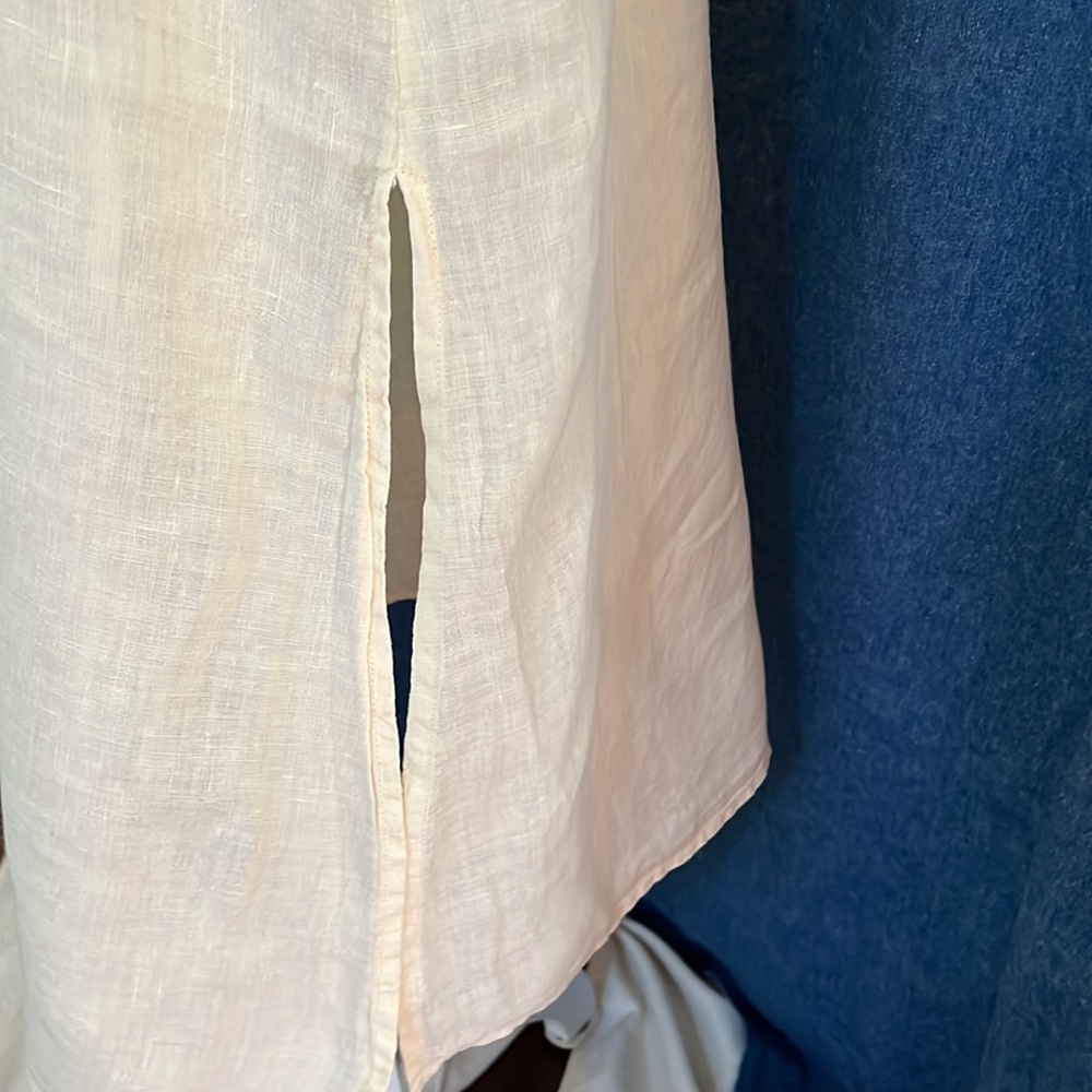 CP Shades 💛Pale Yellow💛 V-Cut Tunic. Size M. - Picture 7 of 9